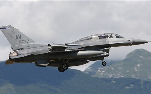 F-16D FIGHTING FALCON 1/48 italeri modellismo statico