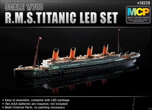 RMS TITANIC CON LED - MODELLO ACADEMY CODICE 14220 - SCALA 1/700
