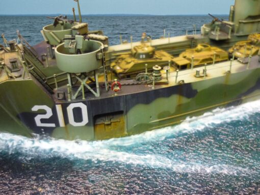 US NAVY LANDING SHIP MEDIUM - REVELL CODICE 05123 SCALA 1:144 - immagine 6
