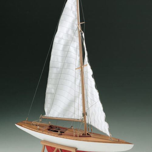DRAGONE, YACHT A VELA DA REGATA ARTICOLO COREL SM51 SCALA 1:25