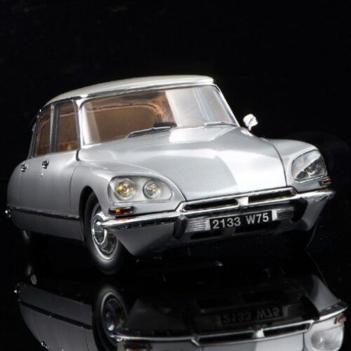 EBBRO 25009 – 1/24 Citroen DS21