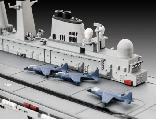 HMS Invincible (Falkland War) REVELL 05172 scala 1:700 - immagine 5