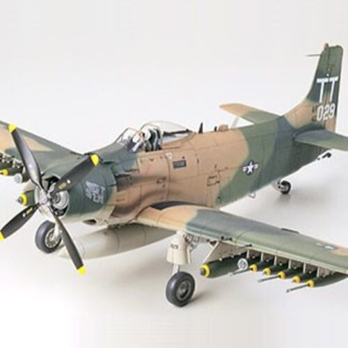 Douglas A-1J Skyraider USAF scala 1:48 Tamiya 61073