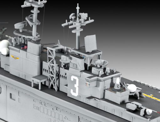 65178 - Set Modello Portaerei d'assalto USS WASP CLASS scala 1:700 REVELL - immagine 5
