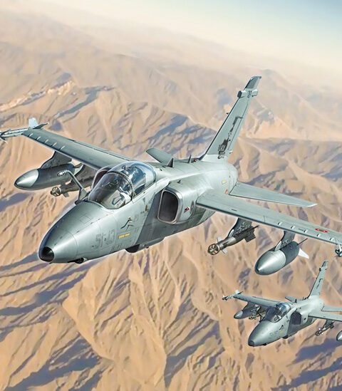 AMX Ghibli scala 1:72 ITALERI 1460 + COLLA OMAGGIO