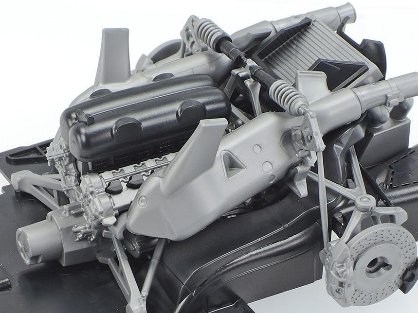 24364 GMA T.50 (Gordon Murray Automotive Type 50) scala 1:24 Tamiya + COLLA OMAGGIO - immagine 6