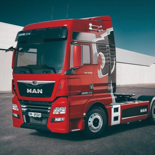 ITALERI – 3959 – MAN TGX 18.500 XXL Lion Pro Edition scala 1:24  + COLLA OMAGGIO