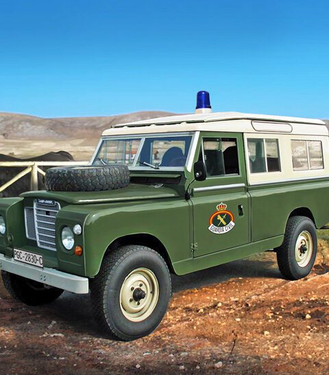6542 LAND ROVER SERIES III 109 "Guardia Civil" scala 1:35 Italeri