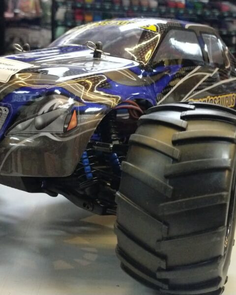 Monster Brushless 1:10 con radiocomando e lipo 2s 5000 usato pari a nuovo blu