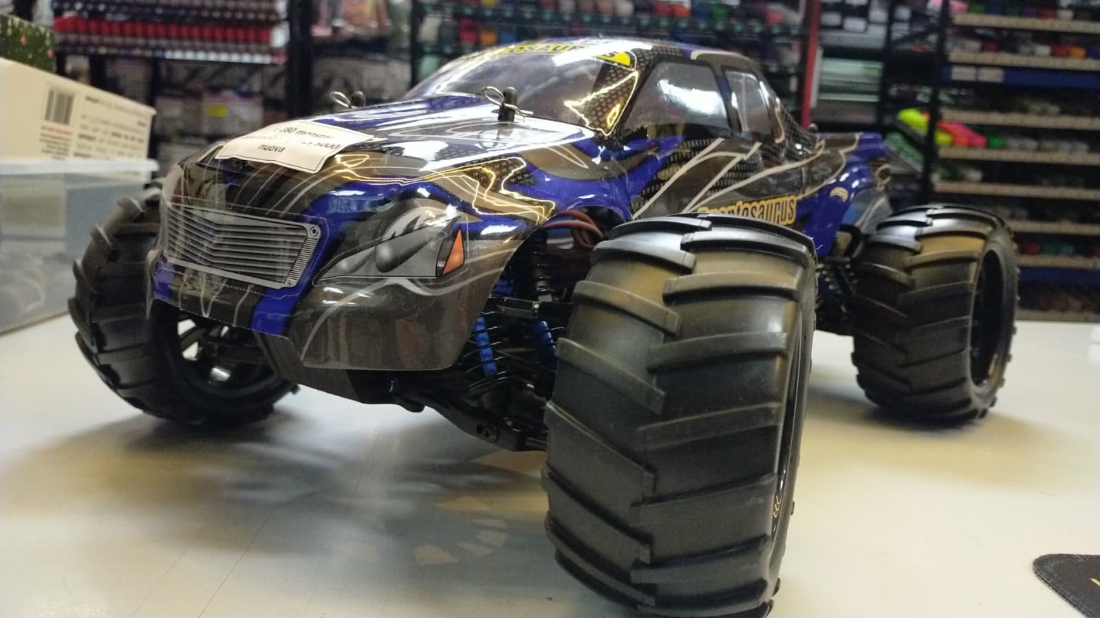 Monster Brushless 1:10 con radiocomando e lipo 2s 5000 usato pari a nuovo blu