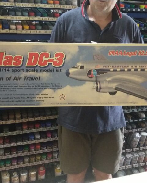 aeromodello datato ma nuovo Topflite Douglas DC-3 TF 1:14 mt 2,1 apertura alare